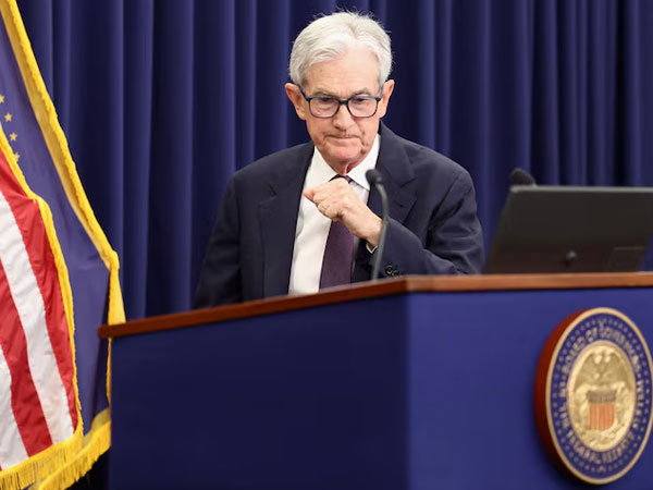 Fed's Powell warns that politicizing the Fed would cost public trust